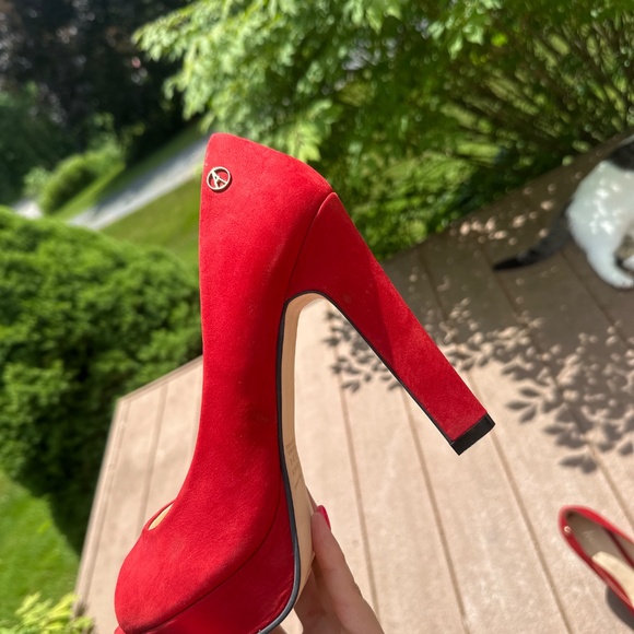 Red heels - Picture 4 of 5